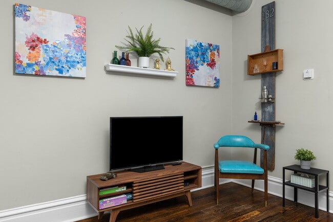 Building Photo - 2819 Shenandoah Ave