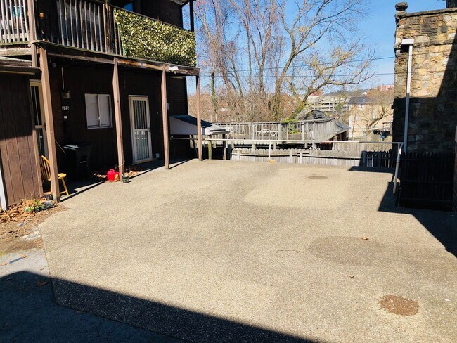Building Photo - South Park Area - 2 Bed/2 Bath Garage Apar...