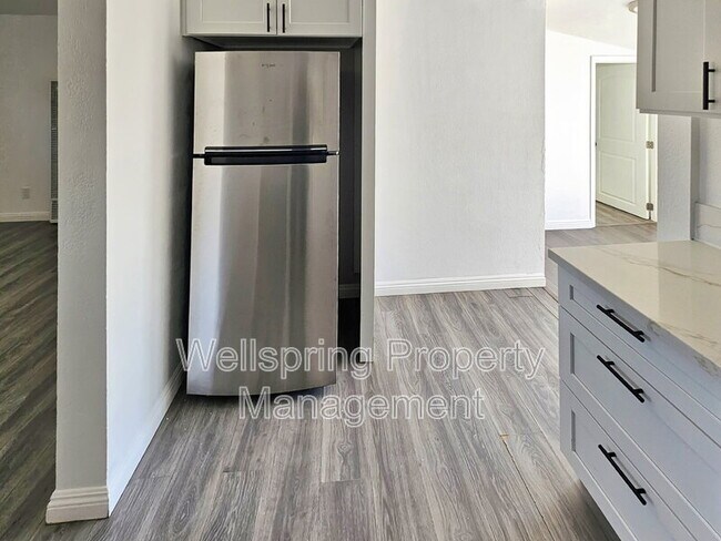 Foto del edificio - 327 W Haloid Ave