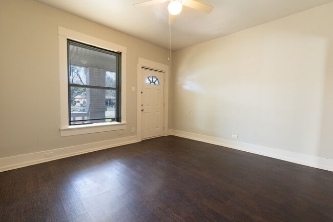 Foto del edificio - 2824 Gorman Ave