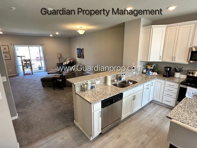 Foto del edificio - Champlin Town Home, Fireplace, 2 Car Garag...