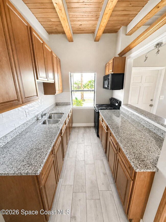 Foto del edificio - 1604 S Miramar Ave