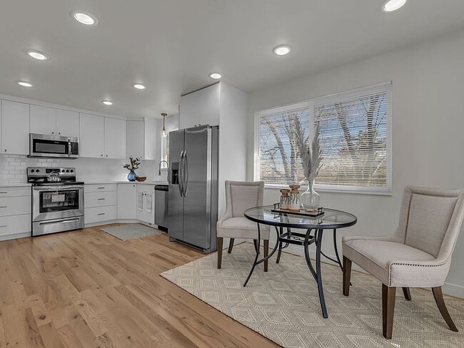 Foto del edificio - 12055 Cinnamon Ridge Rd