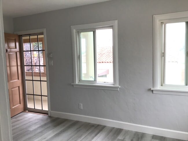 Lots of light - 232 Avenue G