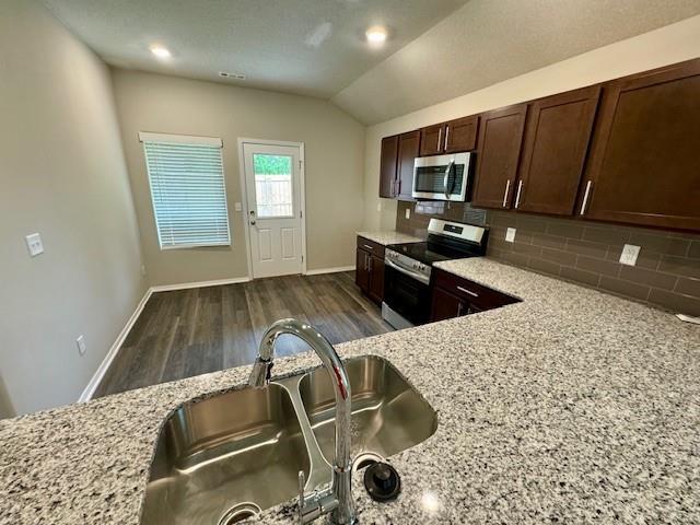 Foto del edificio - 2440 N Raven Ln