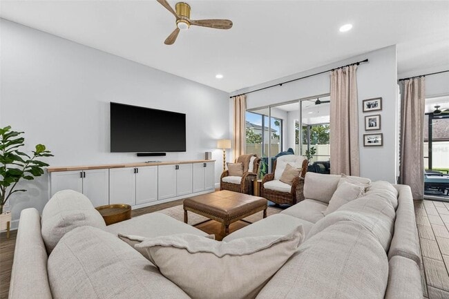 Building Photo - 10522 Cardera Dr