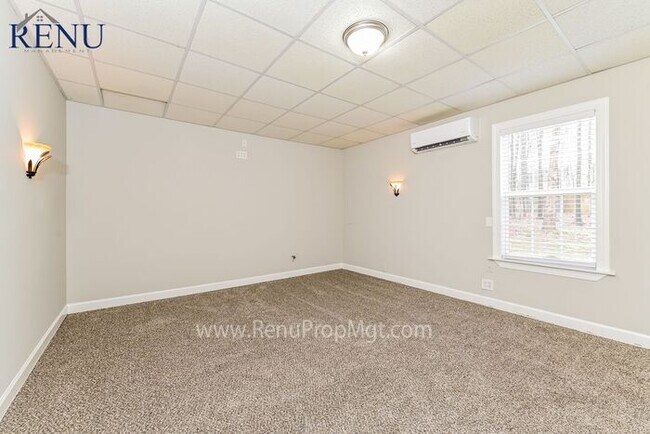 Foto del edificio - Now Available! 5 Bedroom 3 Bath!