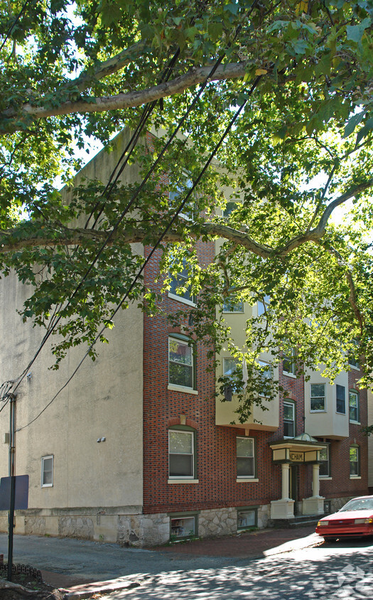 Foto principal - 701 W 10th St