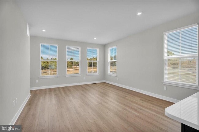 Building Photo - 76 SAND HILLS Dr