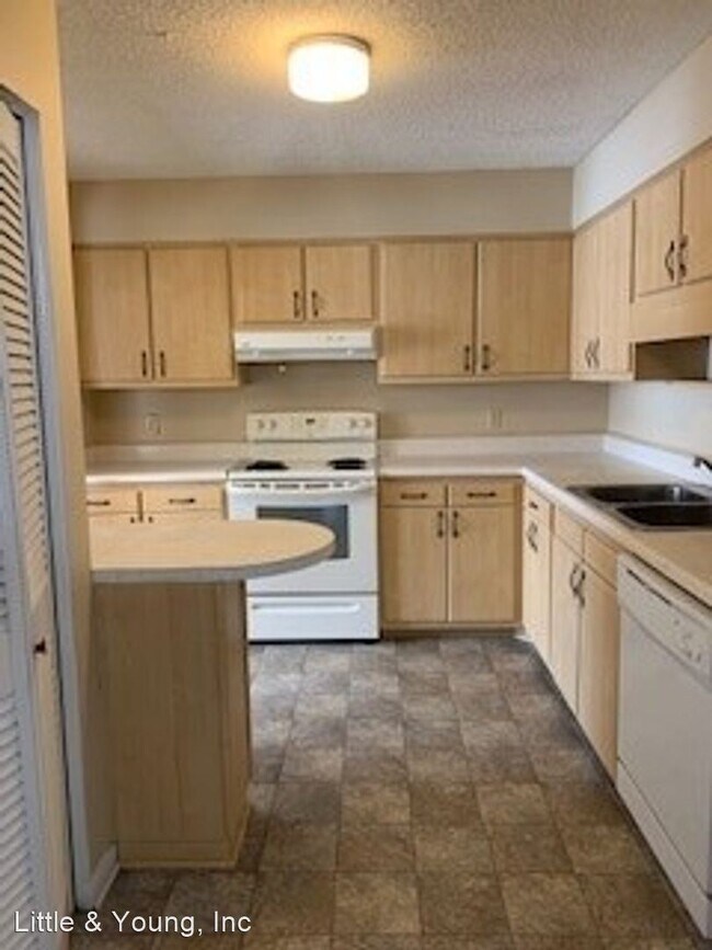Foto del edificio - 587 Winding Creek Rd