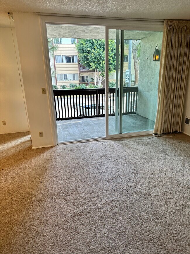 Foto del edificio - 5650 Sumner Way