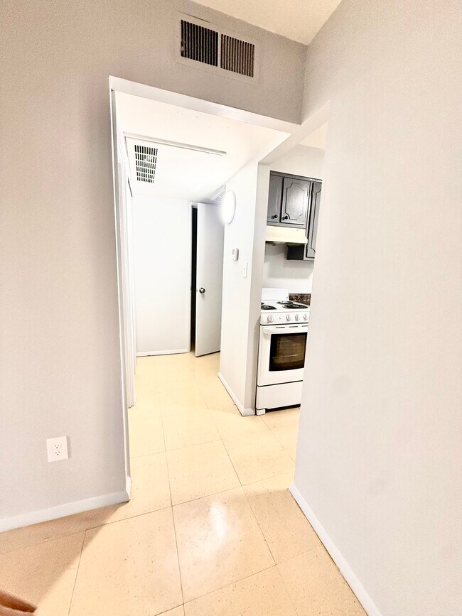 Building Photo - 2971 Four Towers Dr