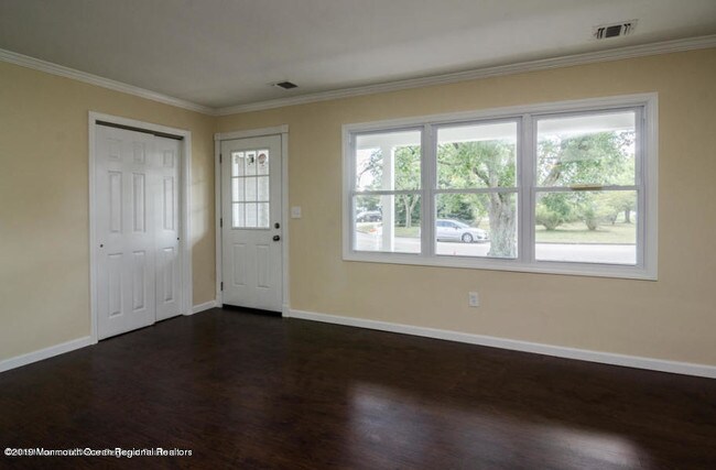 Building Photo - 18 Brakenbury Ct