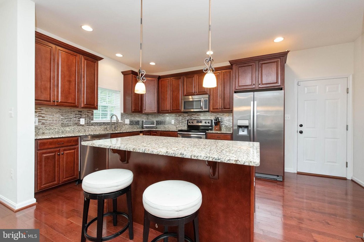 Foto principal - 619 Cypress Ln