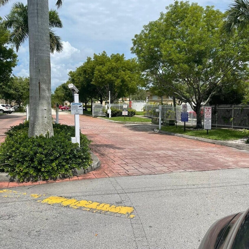 Foto principal - 1157 Golden Lakes Blvd