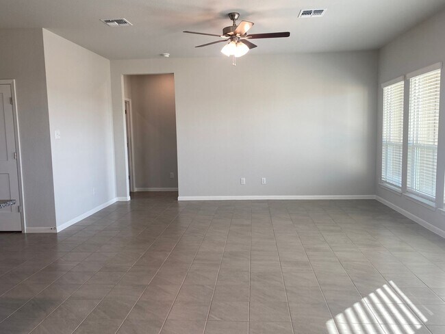 Building Photo - 4 BEDROOM, 3 BATHROOM FIRST MONTH FREE REN...