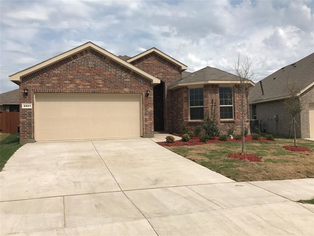 Primary Photo - 2821 Saddle Creek Dr