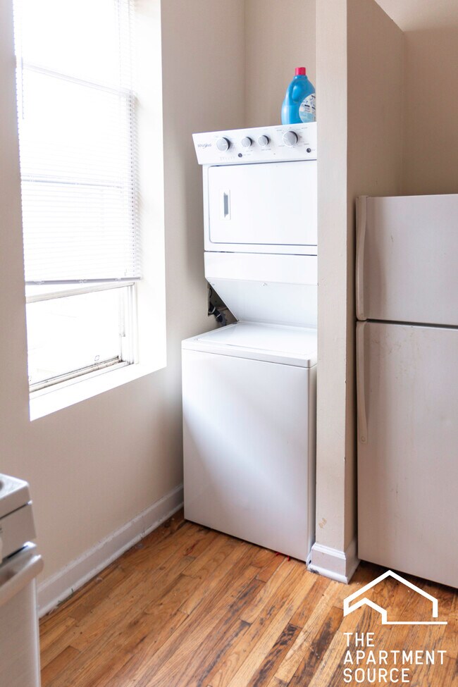 Building Photo - 3418 N Janssen Ave