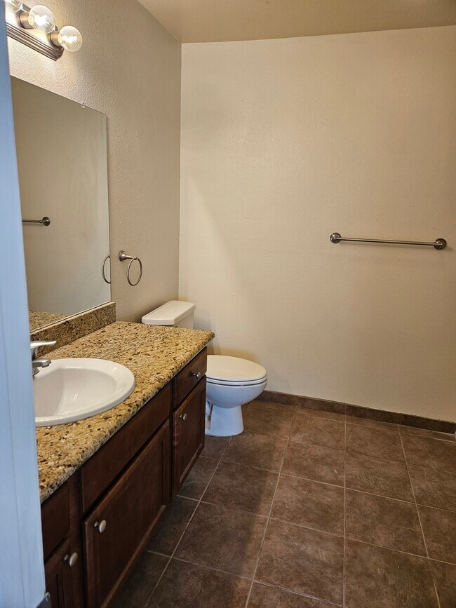 Masterbath - 225 W El Norte Pky
