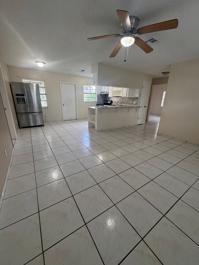 Foto del edificio - BUENAVENTURA LAKES - 2 BEDROOM, 2 BATHROOM HOUSE