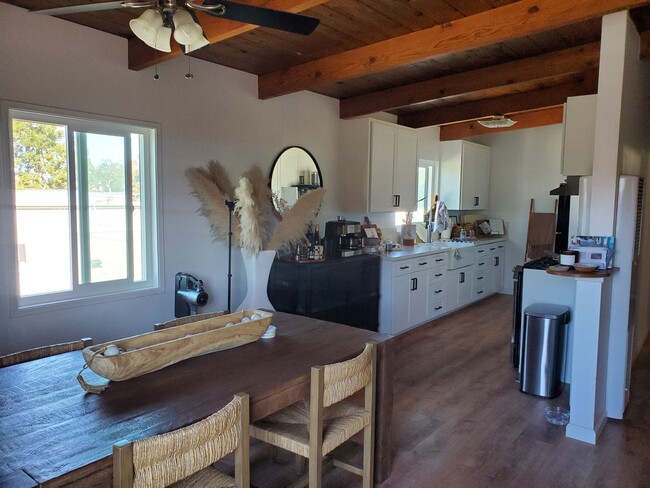 Building Photo - Walk to the Beach! Large 2 Bedroom/1 Bath