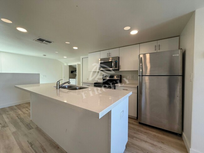 Foto del edificio - 1695 E Indianola Ave