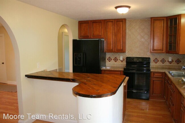 Building Photo - 231 Highland Lake Dr