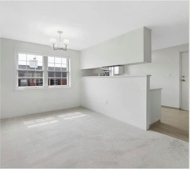 Building Photo - 200 Bedford Rd