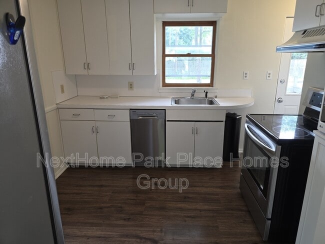 Building Photo - 2908 Dartmouth Dr