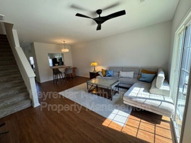 Foto del edificio - 612 Graythorn Ln