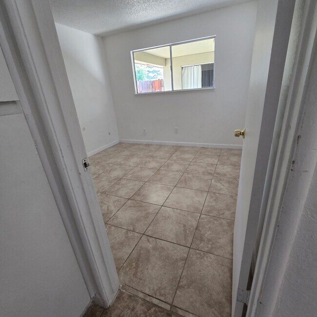 Foto del edificio - 3111 W Caldwell Ave