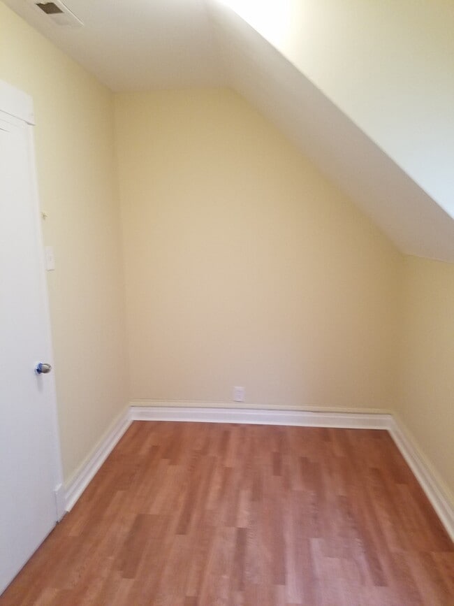 Building Photo - 3515 W McLean Ave