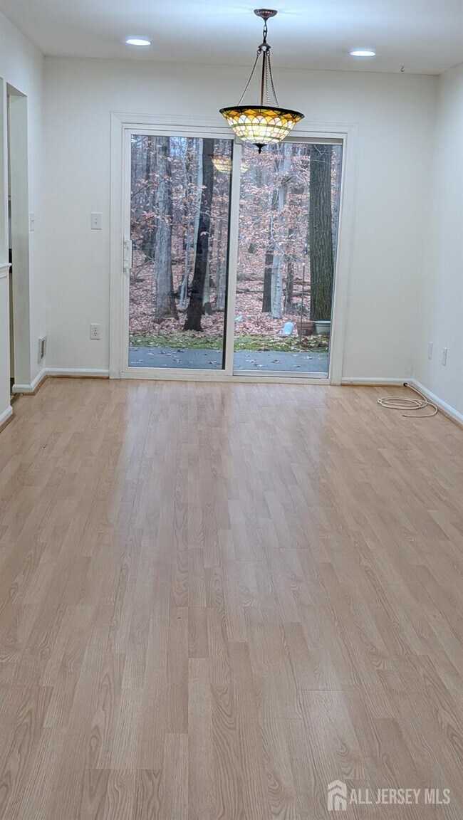 Foto del edificio - 2103 Timber Oaks Rd