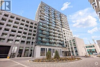 Building Photo - 8868-8868 Yonge St