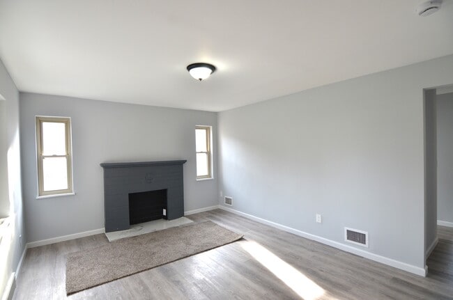 Building Photo - 7301 Brookcrest Dr