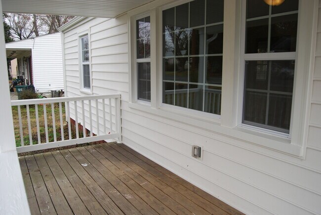 Foto del edificio - Cozy, Convenient, Charming Home Available ...