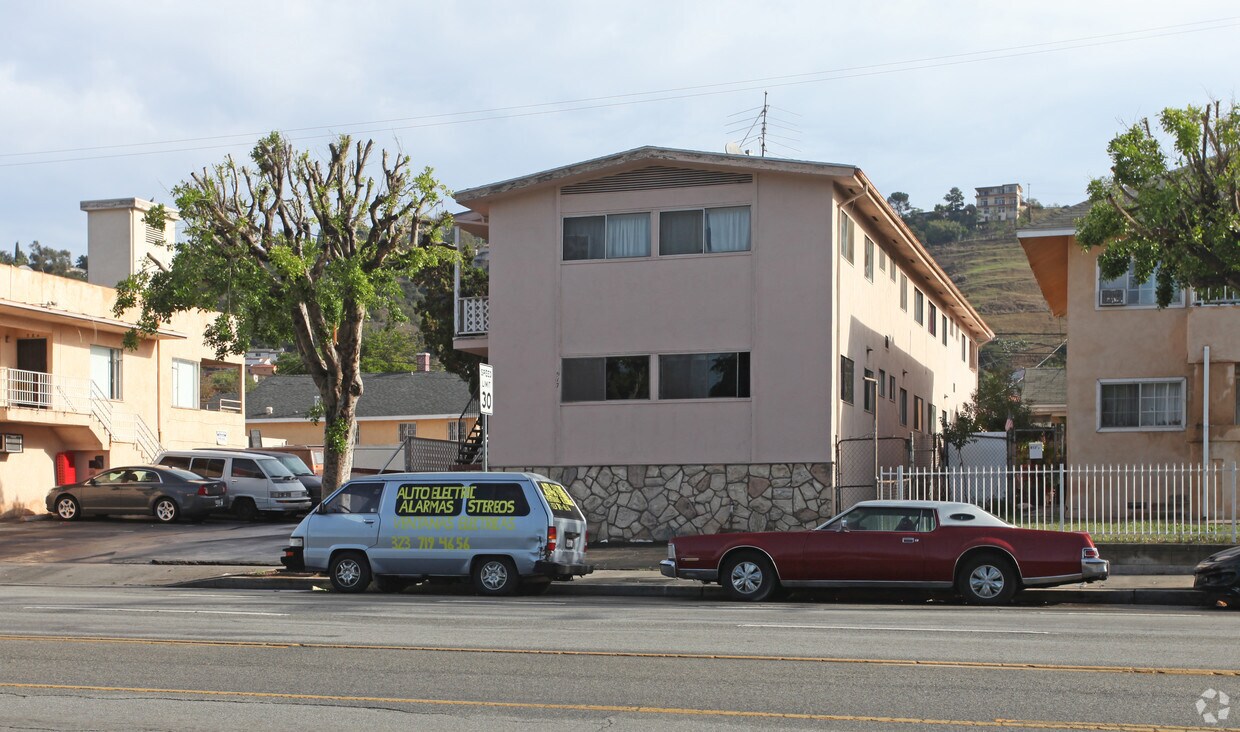 Building Photo - 917 Cypress Ave