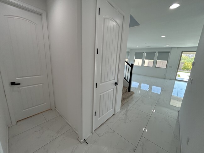 Building Photo - 2323 E Harwell Rd