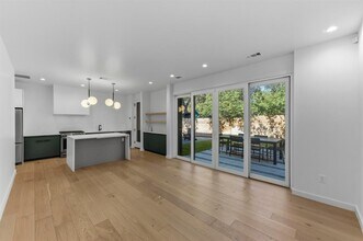 Building Photo - 5006 Gladeview Dr