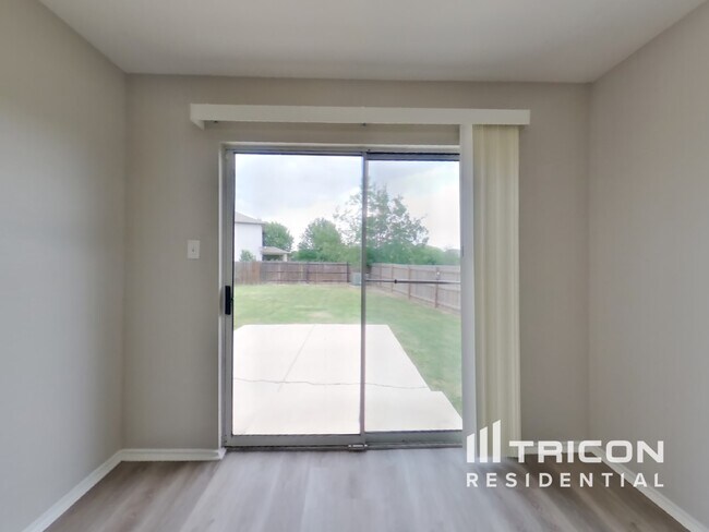 Foto del edificio - 5926 Ironmill Creek