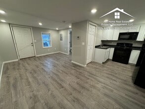 Building Photo - 103 E 3rd St