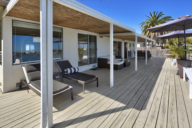 Building Photo - 256 Montego