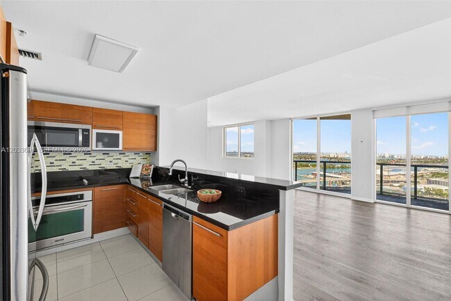 Foto del edificio - 244 Biscayne Blvd