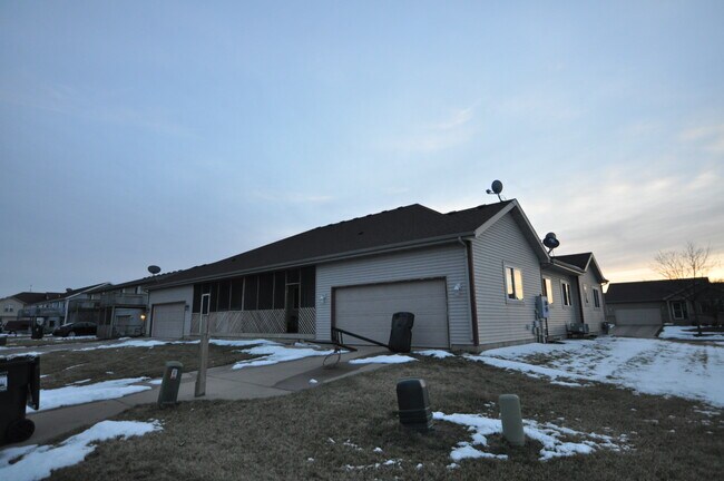 Building Photo - 213 Tall Grass Trl