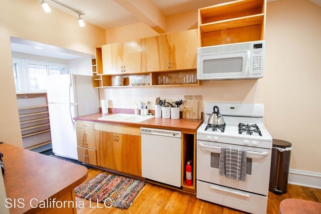 Building Photo - 2 br, 1 bath House - 95 E First Ave Apt#5