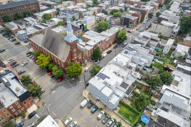 Building Photo - 2645 E Lehigh Ave