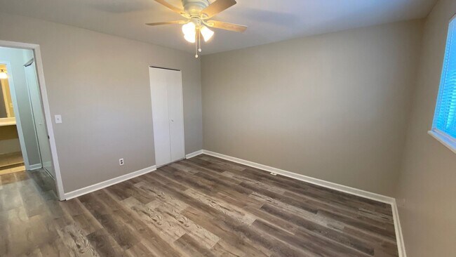 Building Photo - Welcome to Your Newly Renovated 4-Bedroom,...