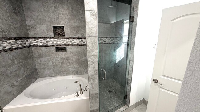 Foto del edificio - 150 Carson Ct