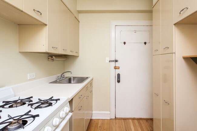 Foto del edificio - 2328 N Lincoln Park W