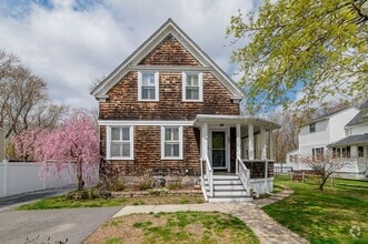 Building Photo - 44 Custer St